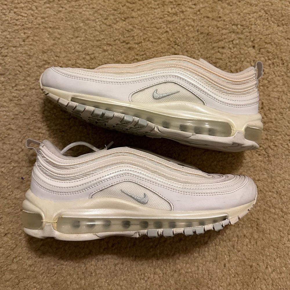 White Nike Air Max